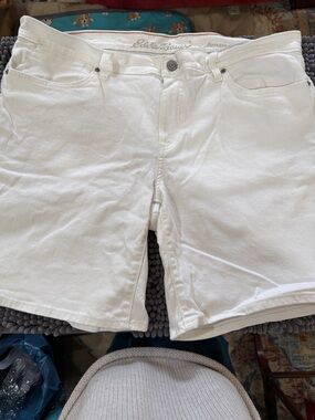 Eddie Bauer White Cotton Casual Shorts
